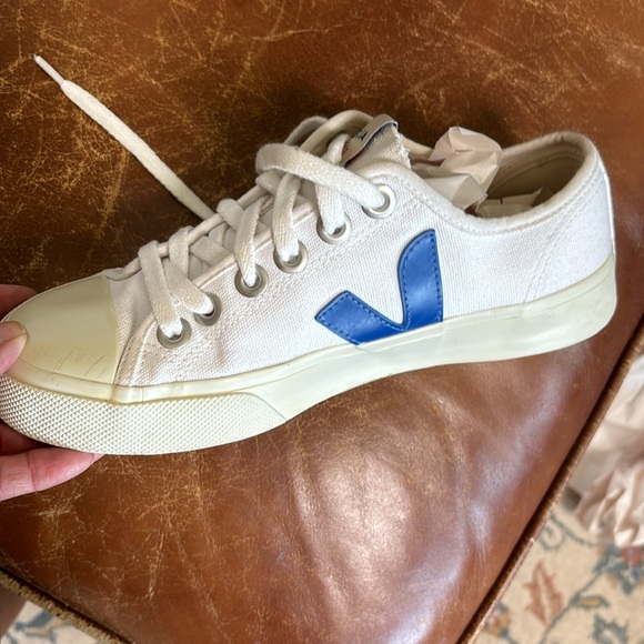 Veja "Wata" Canvas Sneakers in Size 6 - Picture 4 of 4